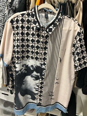 ROMWE Black & White Graphic Short-Sleeve Button-Down Shirt